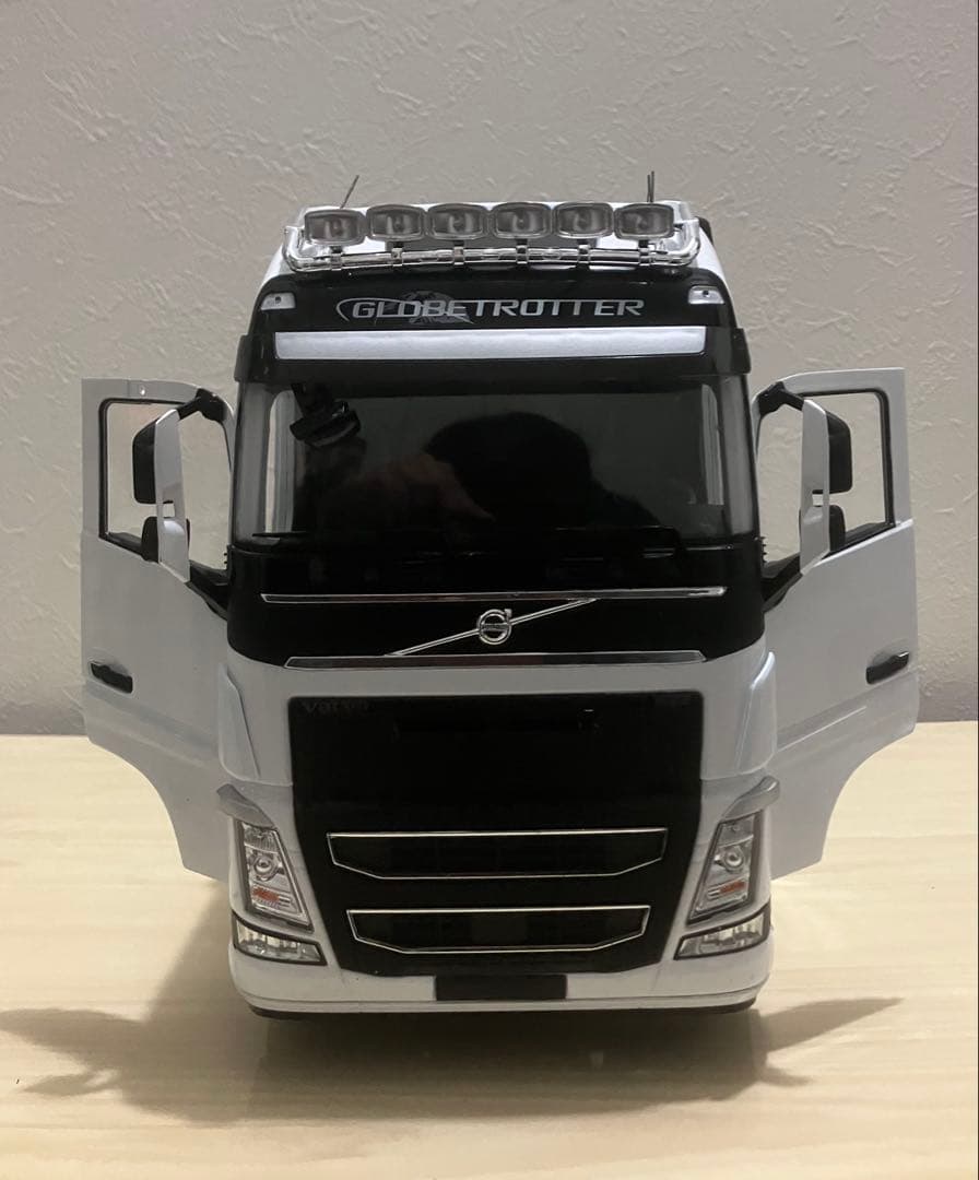 ボルボ 1/18 トラック トレーラーヘッド