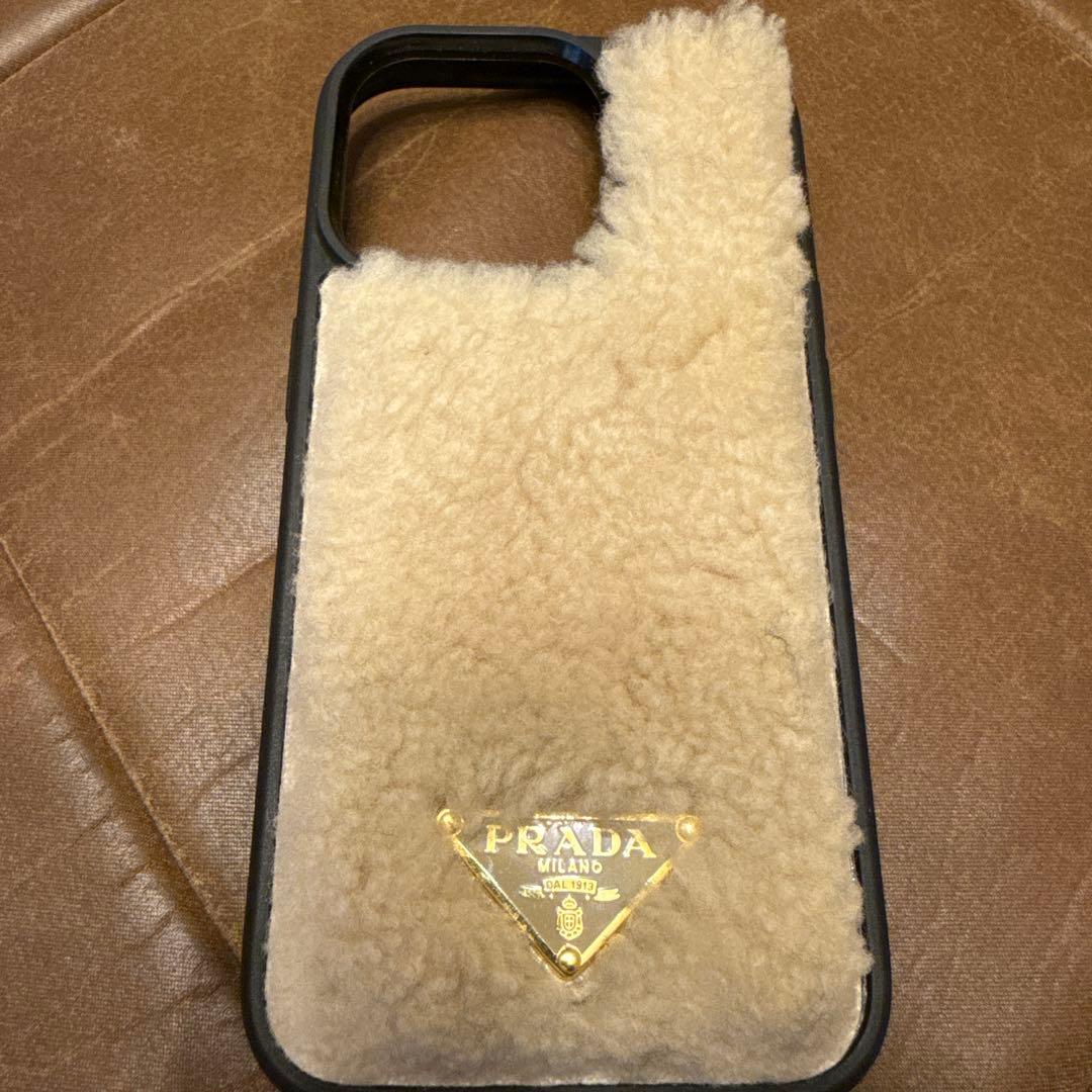 PRADA ファー iPhone14pro ケース