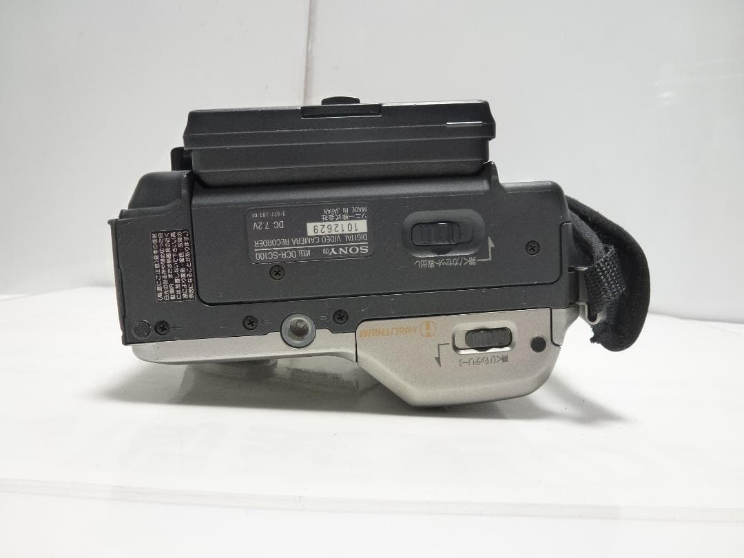 希少　動作品　Mini DV　ソニーデジタルビデオカメラ　 DCR-SC100