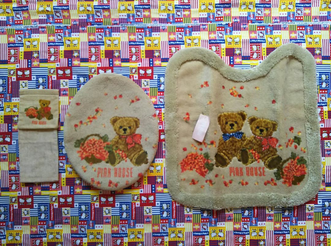 ピンクハウス❤新品未使用トイレマット❤ホルダーカバー❤フタカバー❤3点セット