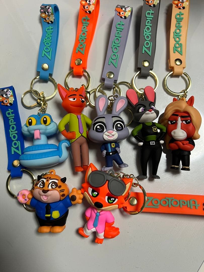 新品　全７種　ズートピア キーホルダー ストラップ