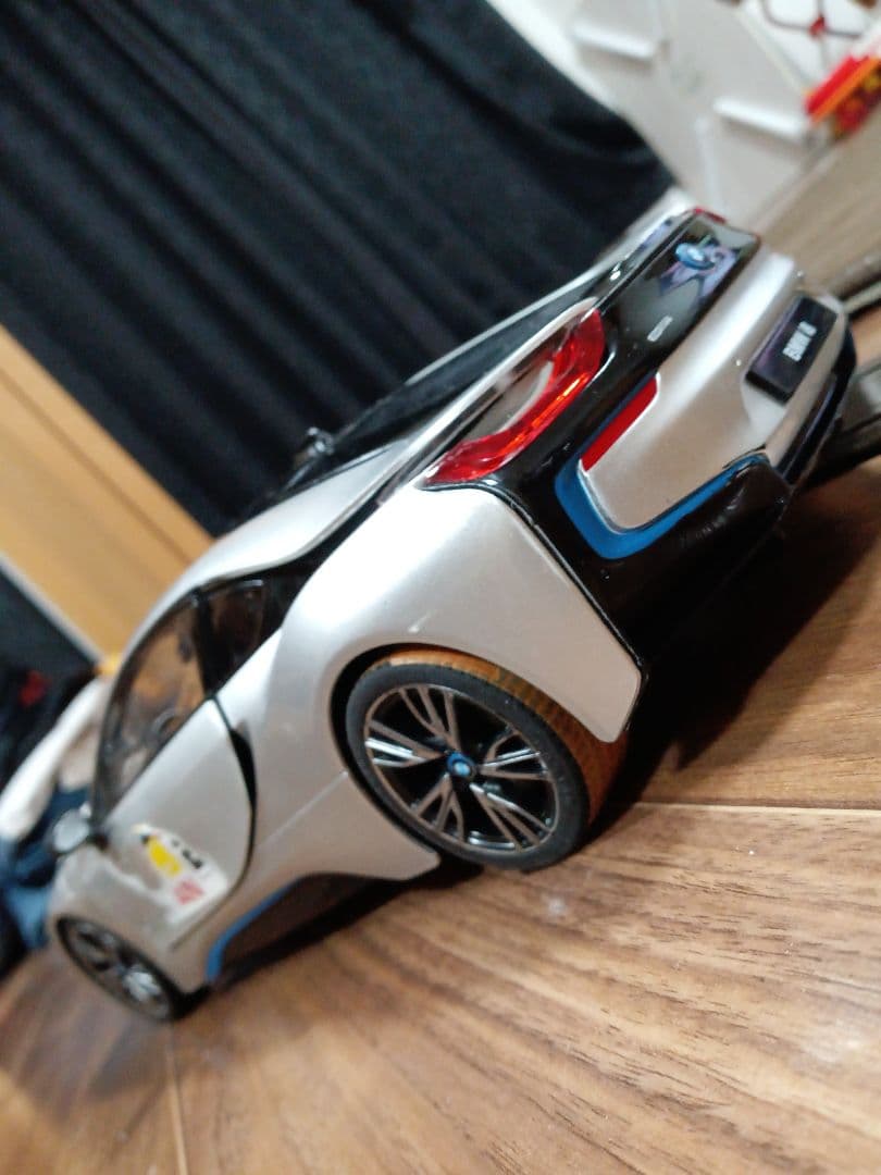 ミニカー i8