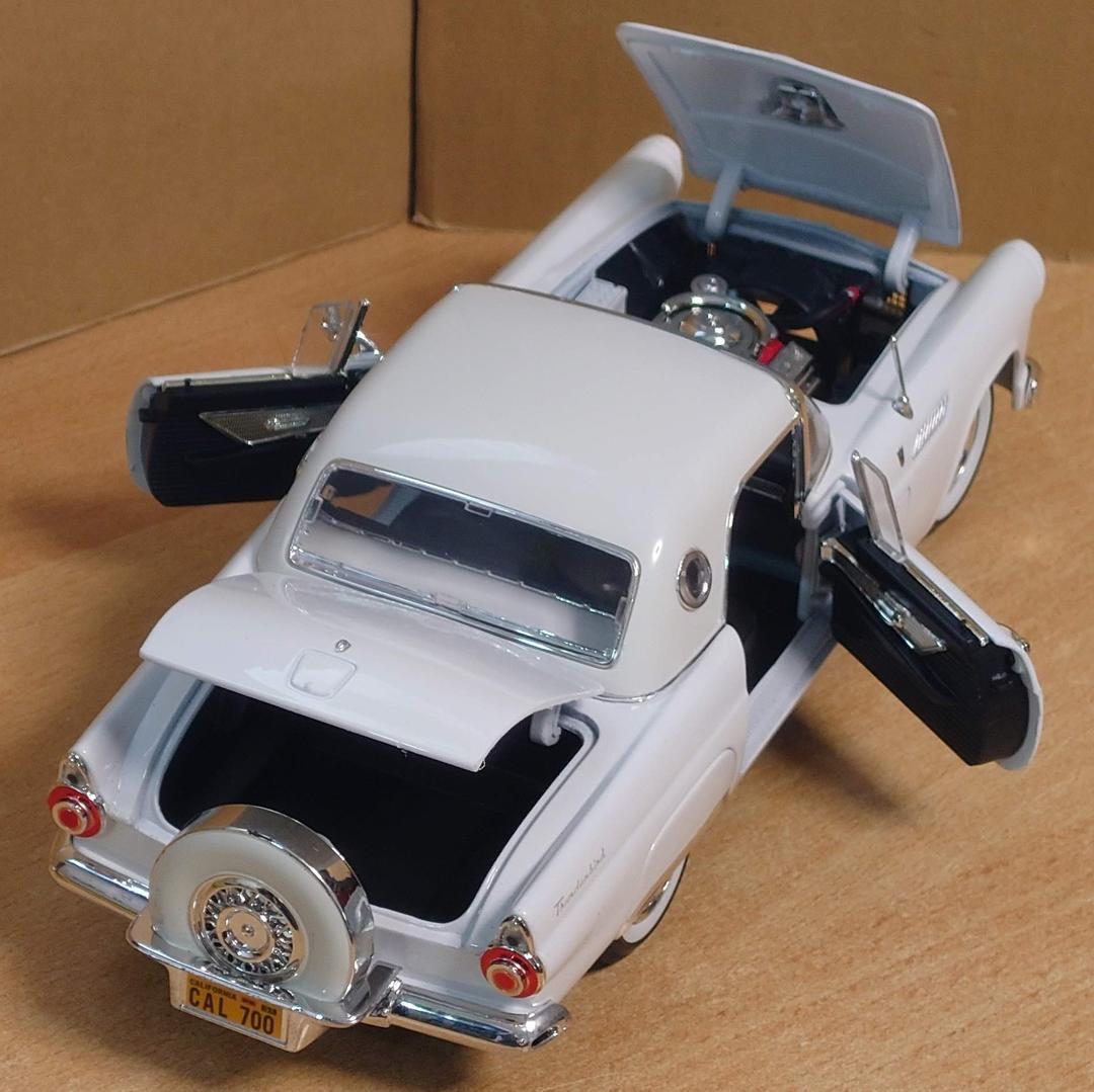 1/18 フォード サンダーバード オープンクーペ レッド 1956 Ford