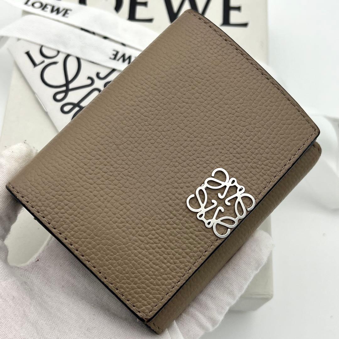 【人気カラー】LOEWE アナグラム トライフォールド ウォレット 三つ折り財布