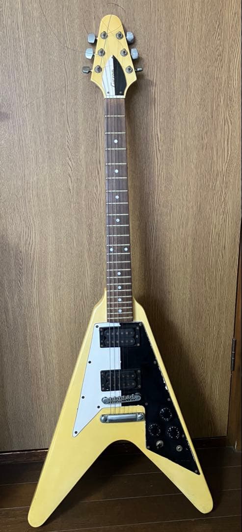 【ジャンク品】フライングV エレキギター※1月いっぱいの出品です
