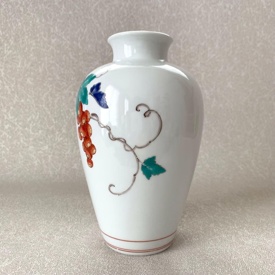 柿右衛門窯 『錦 葡萄文』 花瓶 十三代 酒井田柿右衛門