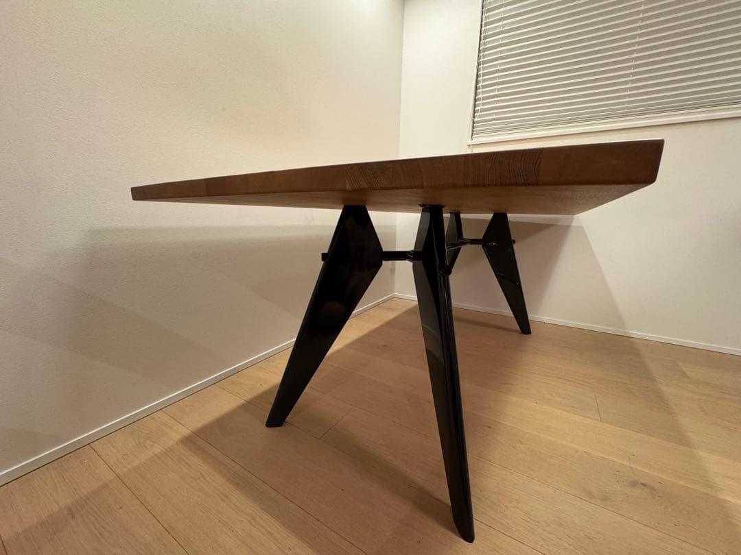 ヴィトラ　ジャンプルーヴェ　EMテーブル