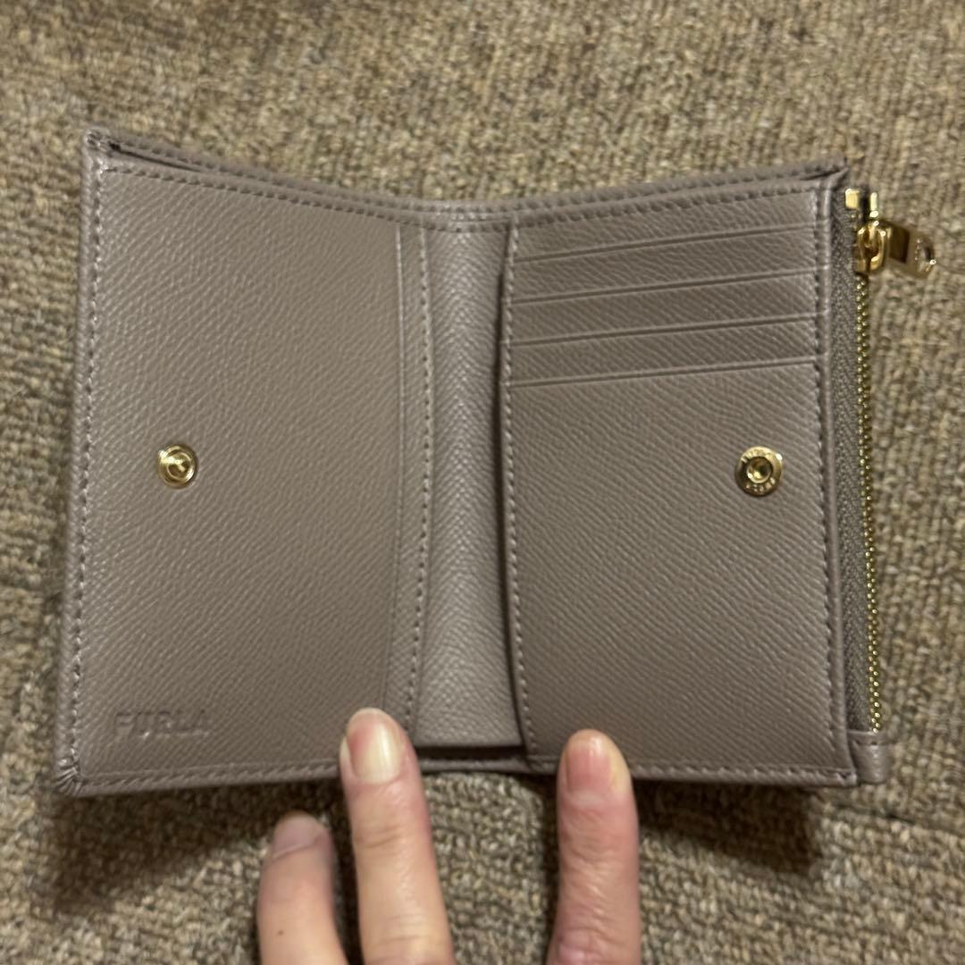 【美品】FURLA フルラ　二つ折り財布　ベージュ　週1回半年使用　即購入OK！