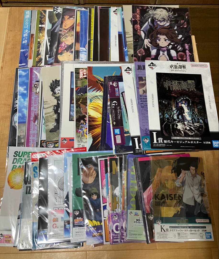 漫画　アニメ　グッズ　缶バッジ　アクリルスタンド　ラバーストラップ　ポスター