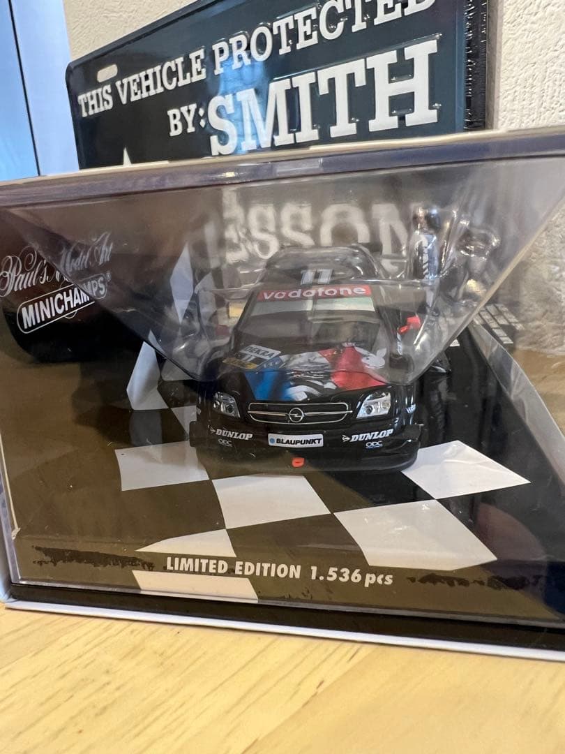 ミニチャンプス　OPEL VECTRA GTS V8 1／43ミニカー