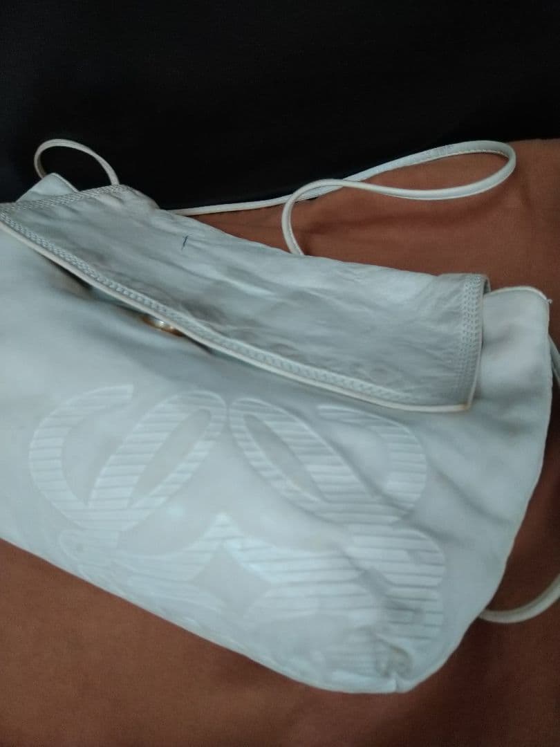 ロエベ ナッパレザー アナグラム ショルダーバッグ 白 ヴィンテージ