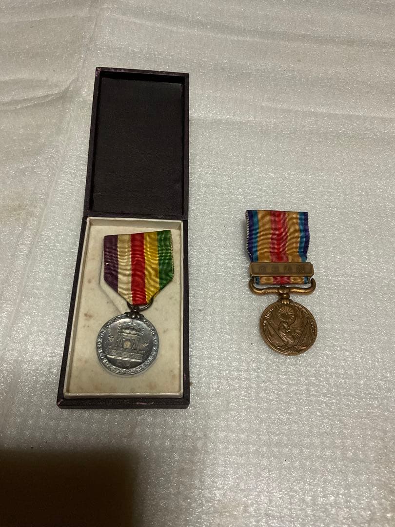 勲章2個セット。／鳥の絵の付いた勲章と大禮記念章昭和三年十一月【美品】