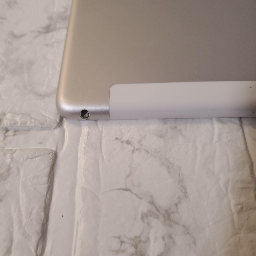 215 iPad 7世代 128GB SIMフリー シルバー