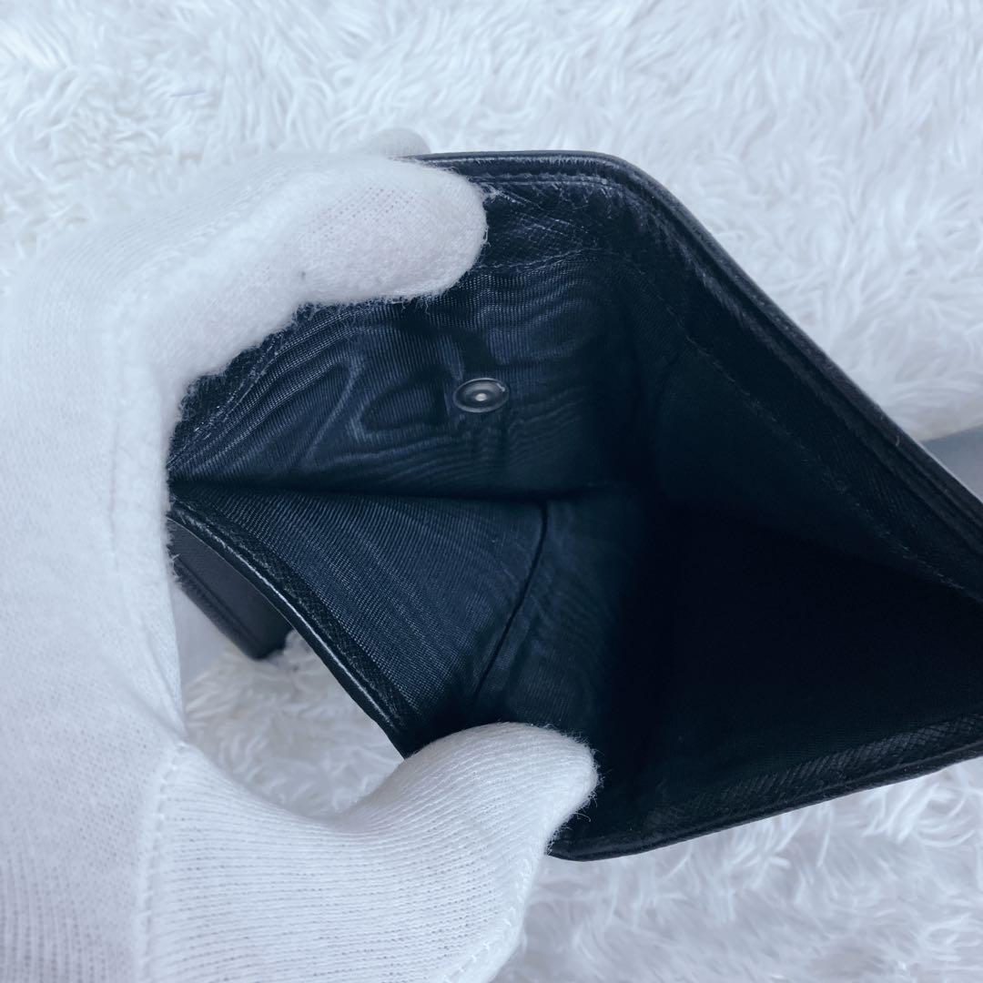 プラダ 折り財布 サフィアーノレザー 三角ロゴ 三角プレート 黒