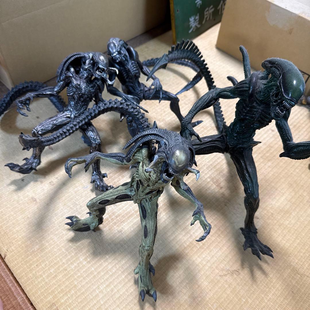 エイリアンスタイルフィギュア4体セット