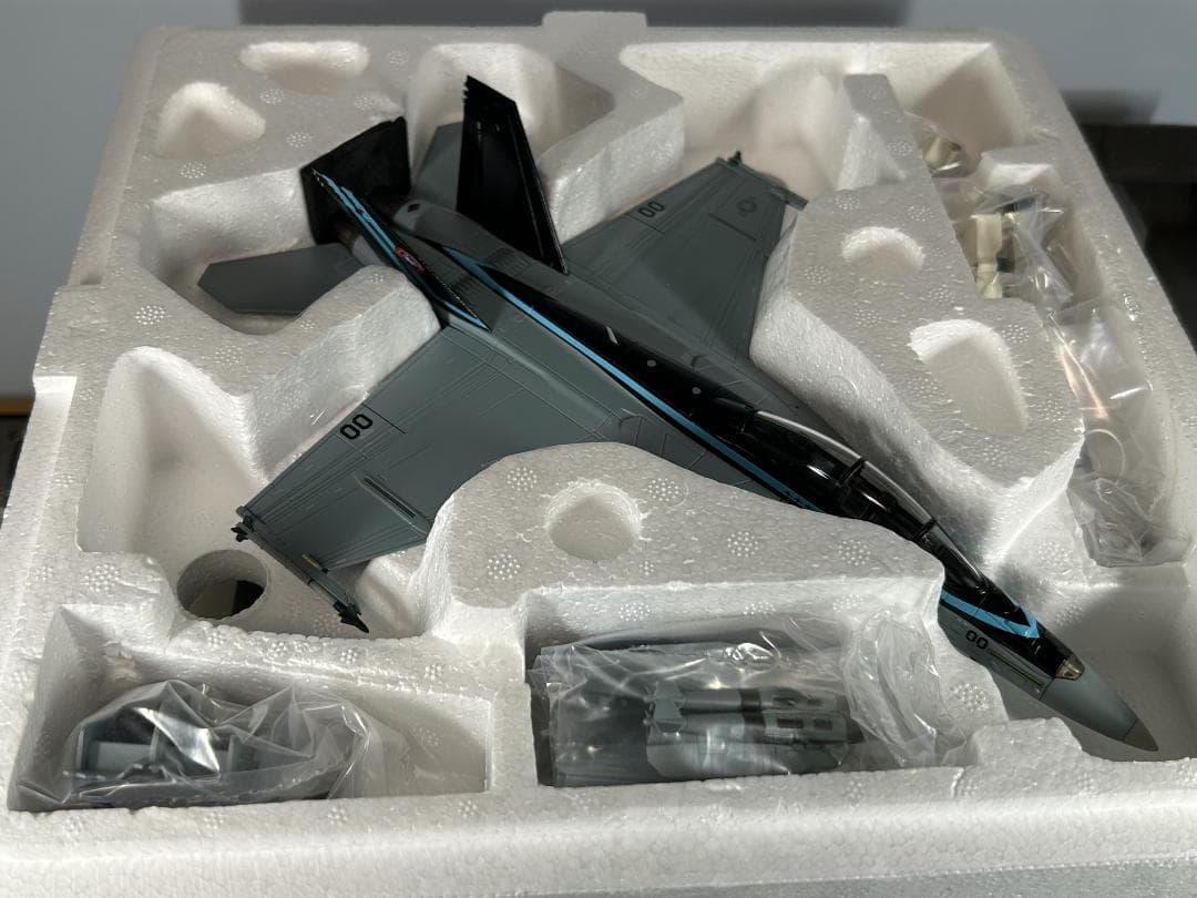 ホビーマスター 1/72 F/A-18F\"TOPGUN 50th 記念塗装\"