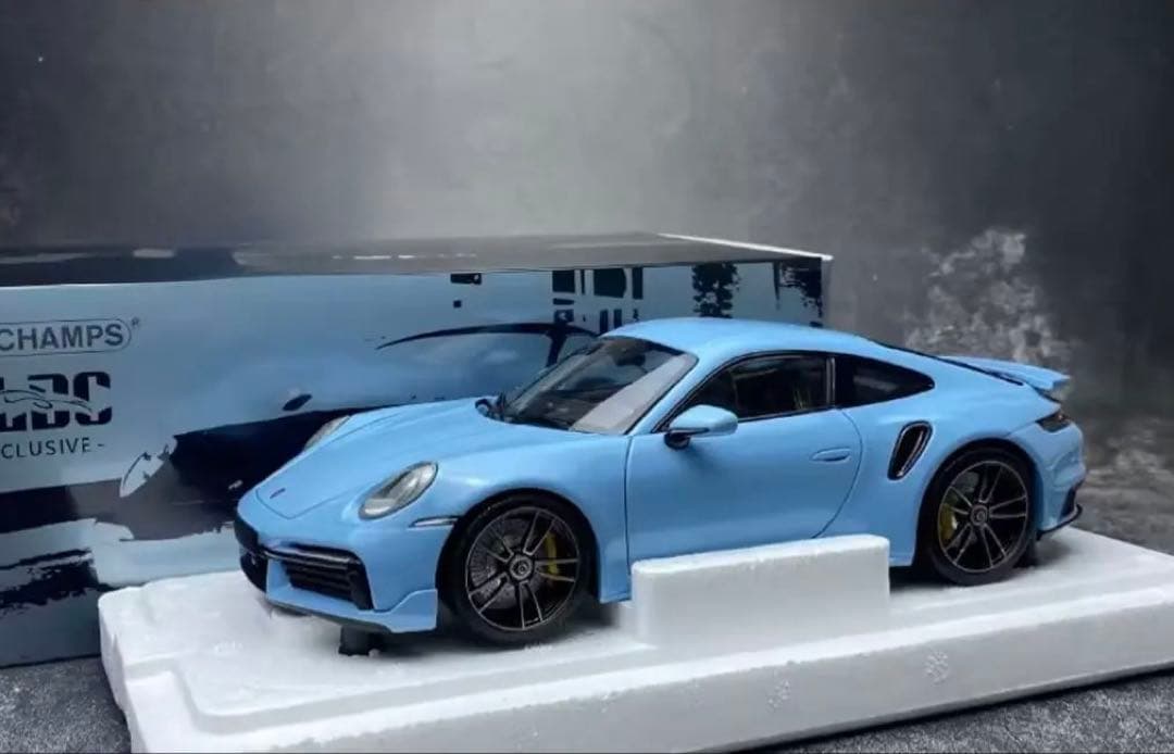 MINICHAMPS ダイキャスト1/18￼ポルシェ 911 ターボ S