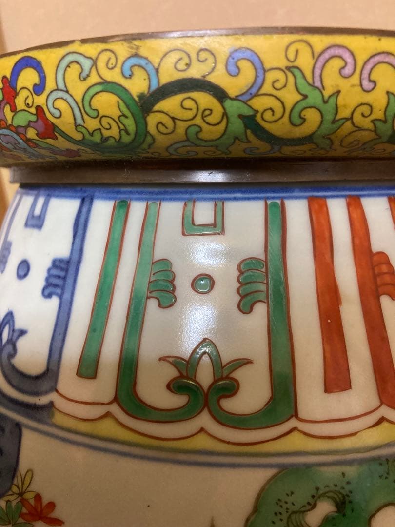 伝世品　中国明時代五彩人文壺　高さ37.8cm