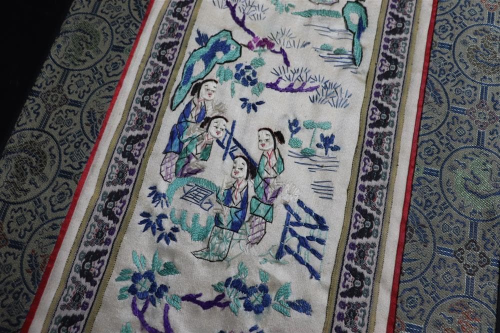 【繍】　★ 額装 庭院仕女図繍片 ★　時代物　亭台 柳樹 刺繍文様　明清織繍