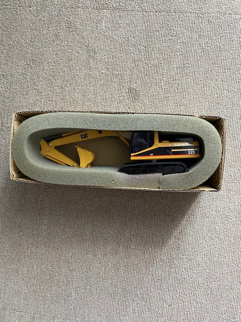 CATキャタピラー社　325 REGA 油圧ショベル 1/50 箱付　美品　新品
