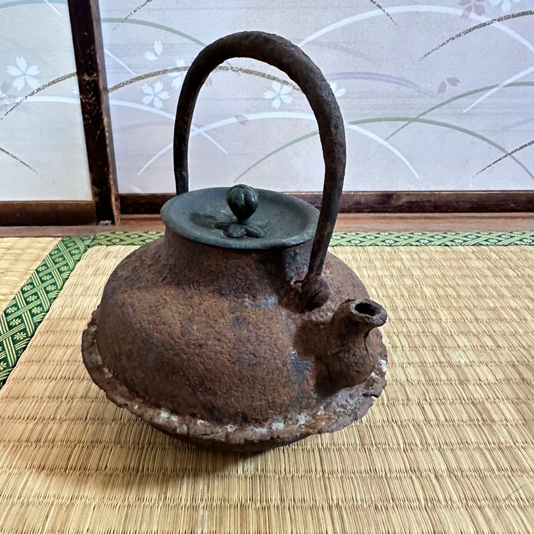 鉄製丸型鉄瓶