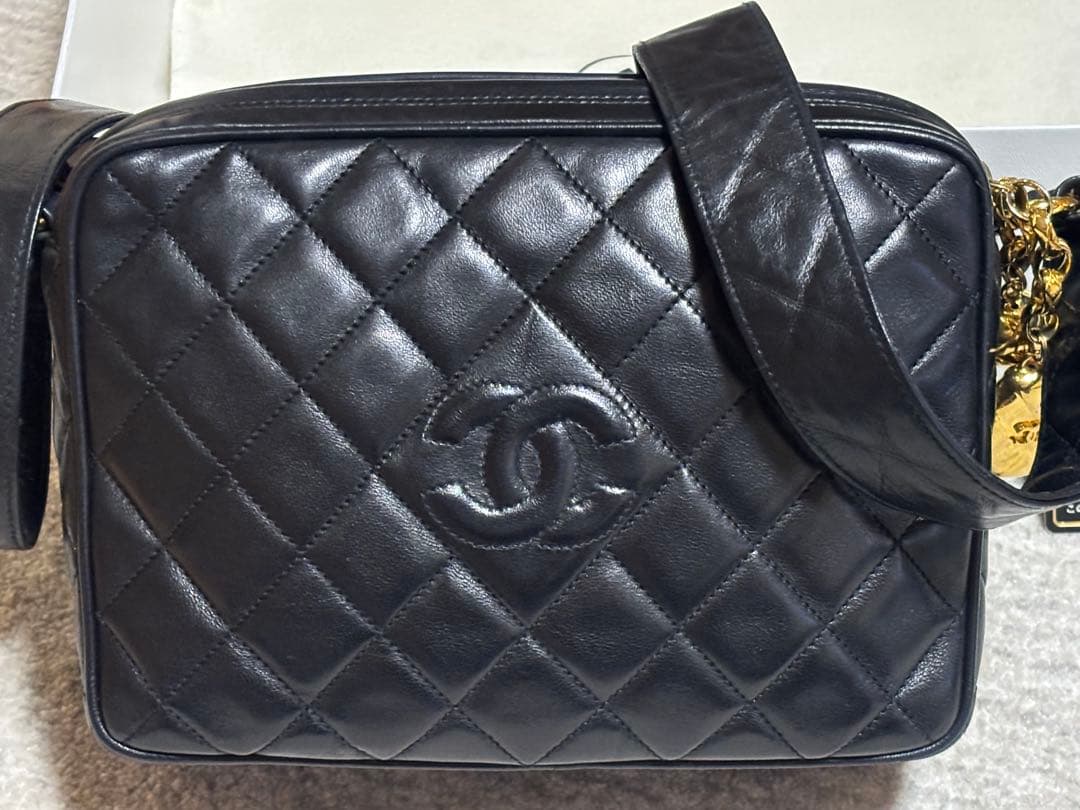 CHANEL ボールチャームショルダーバック　ラムスキン　ココマーク
