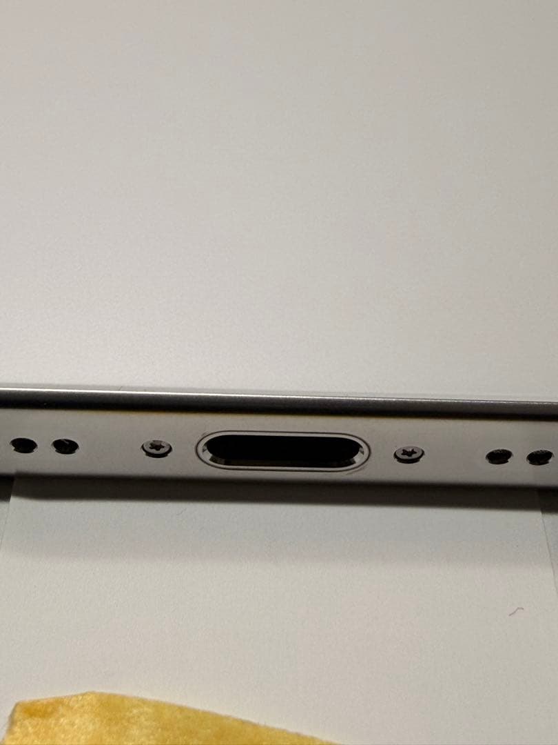 Apple iPhone 16 Pro Max 256GB ホワイトチタニウム