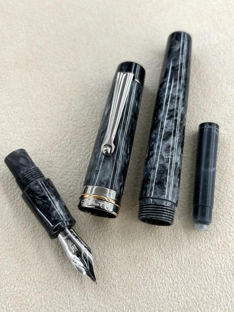 【未使用】DELTA ビンテージコレクションブラック 万年筆 ニブM