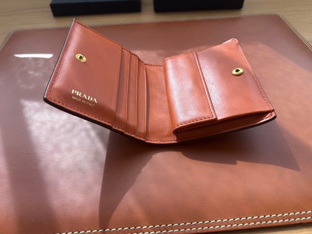 ✨PRADA 二つ折り財布（キャメル×内側オレンジ）✨