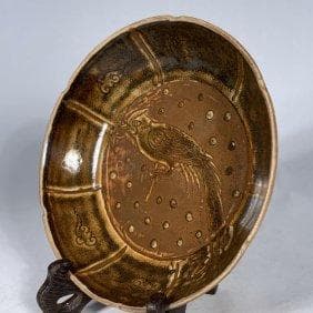 鳥の彫刻の茶色漆器椀