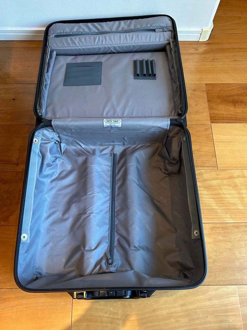 リモワ サルサ ビジネス トローリー 23L 機内持ち込み可