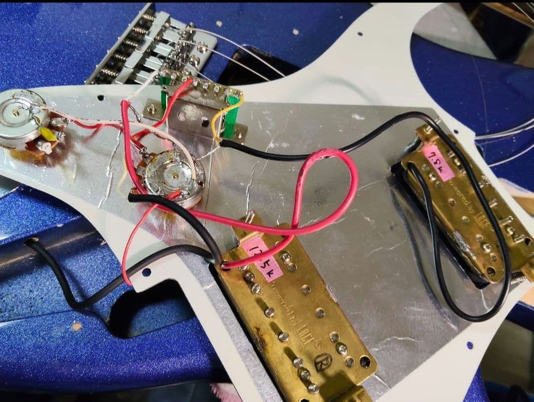 ストラトキャスター　タイプ　メイビス　Mavis