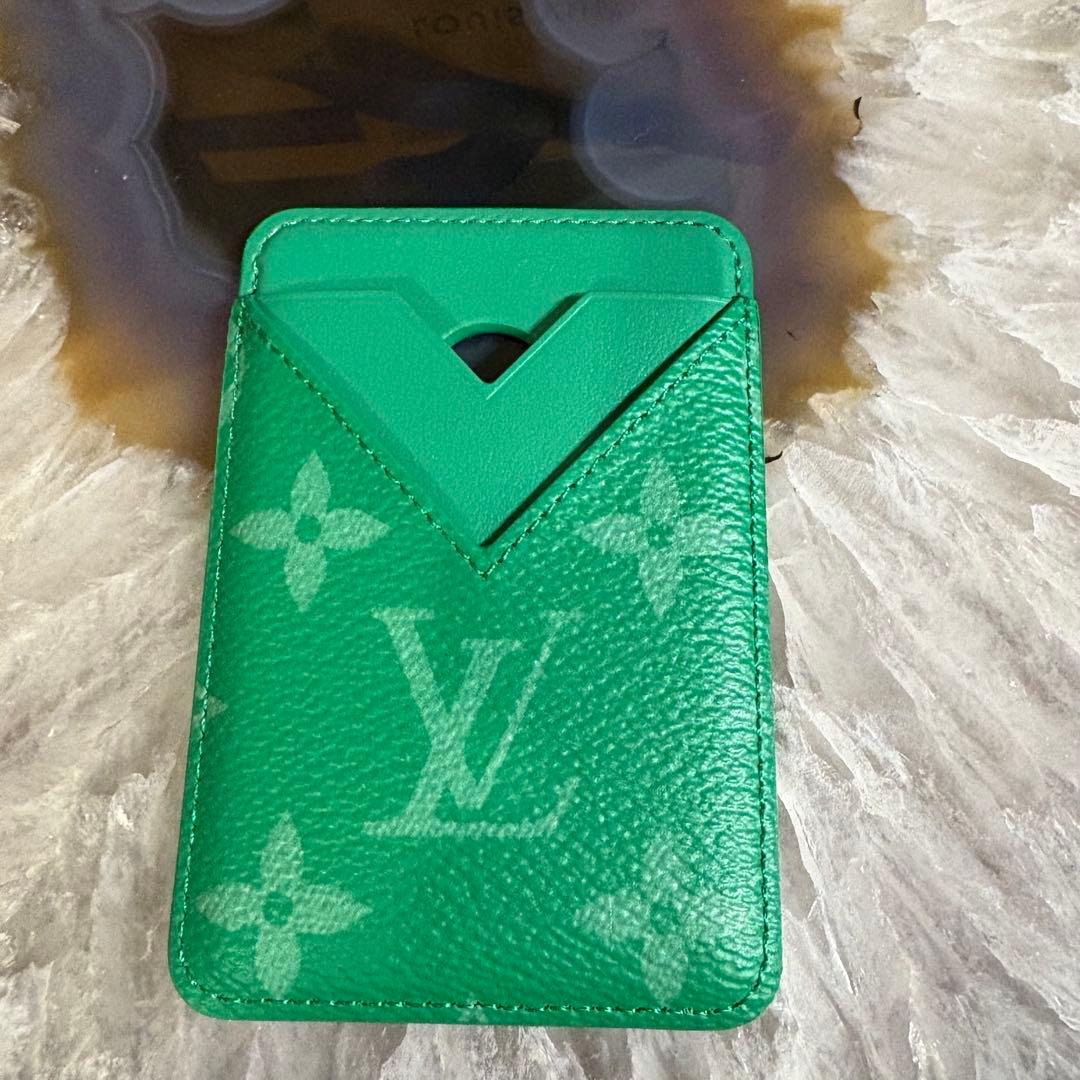 【新品限定品】LV　ポルト カルト·マグネット ビジョナリージャーニー グリーン