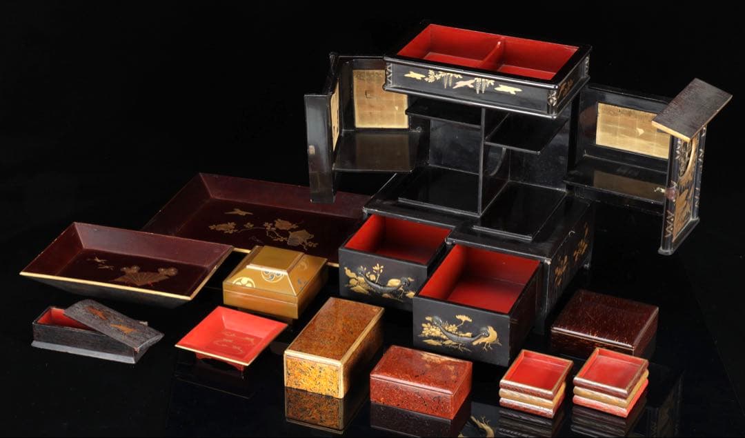 【佐藤製造】家型 御殿型 蒔絵 金蒔絵 漆塗 香箱 御香棚 香道具 茶弁当 骨董