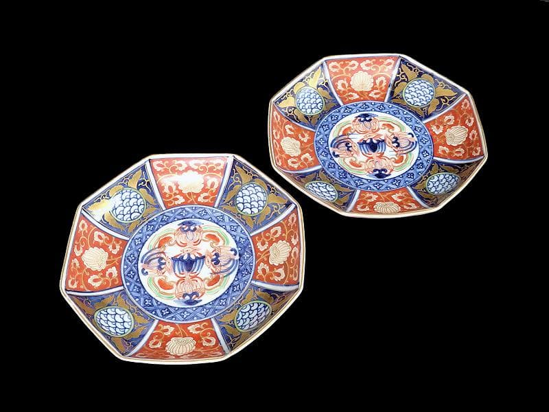 大聖寺伊万里　金襴　金唐草に青海波の図　描分八角６寸皿　２枚　079AS-CQe