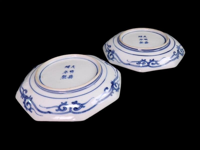 大聖寺伊万里　金襴　金唐草に青海波の図　描分八角６寸皿　２枚　079AS-CQe