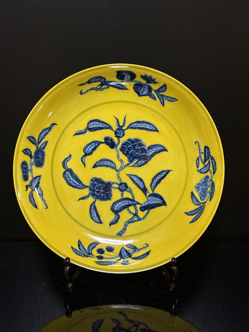 中国古玩 黄地青華折枝華紋盤 大明成化年製銘 大皿