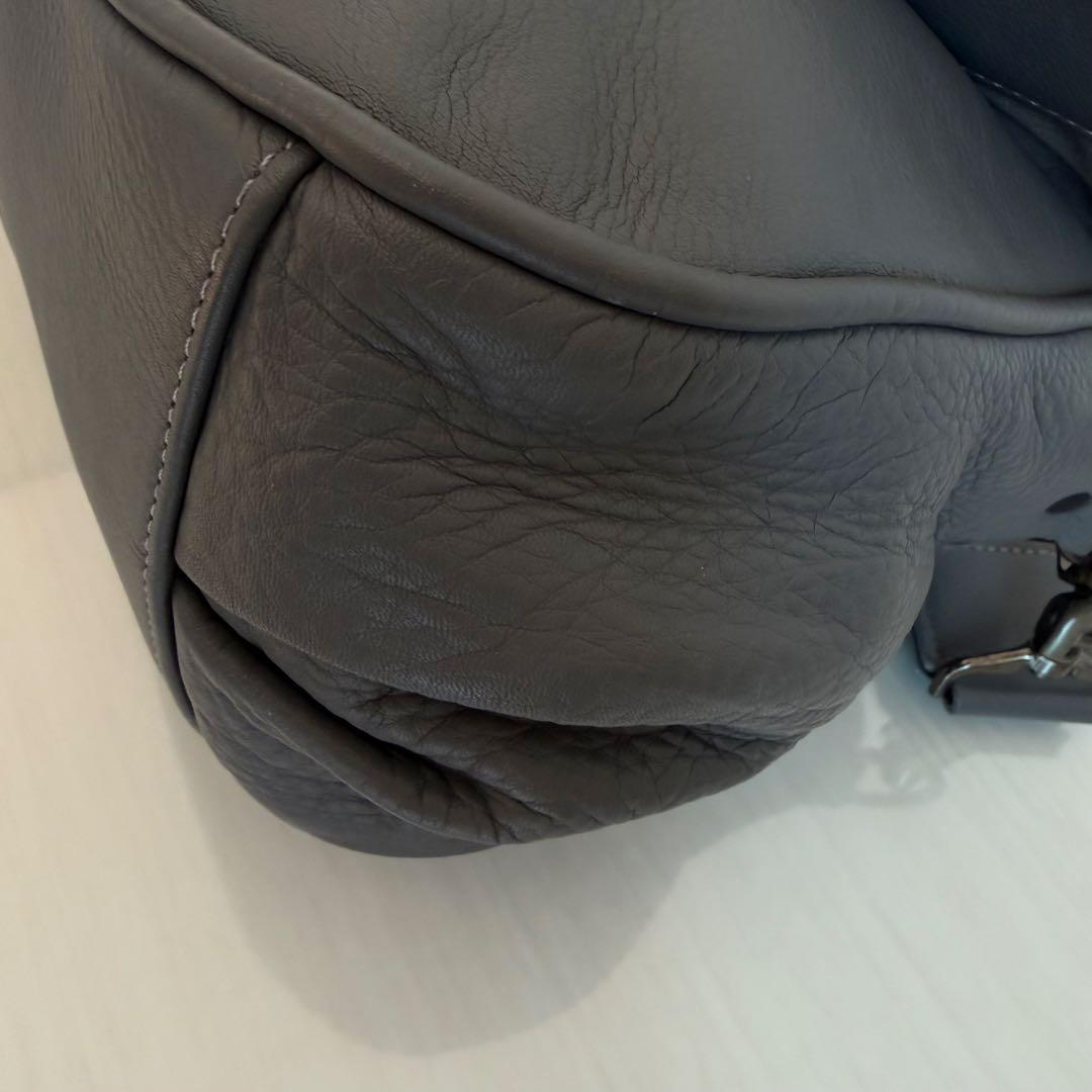 ヴィヴィアンウエストウッド　ショルダーバッグ　レザー　オーブ　大容量　グレー