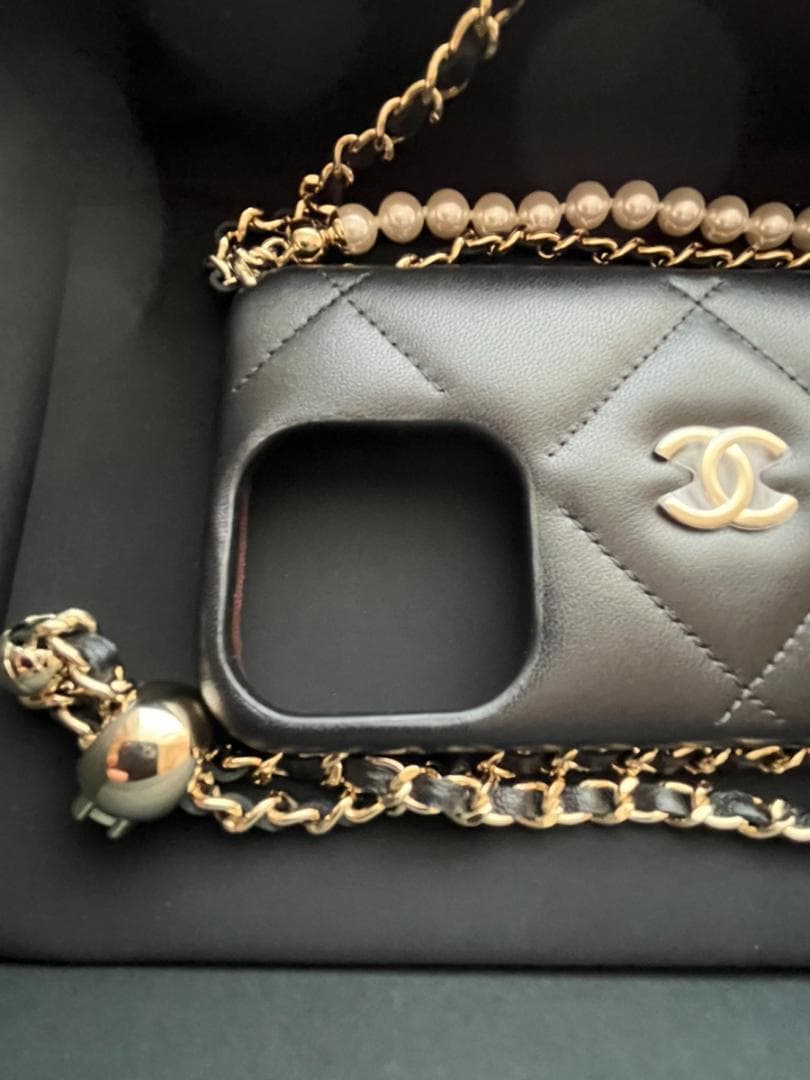 新品未使用 ★CHANEL★チェーン クラッチ iPhone 15Pro ケース