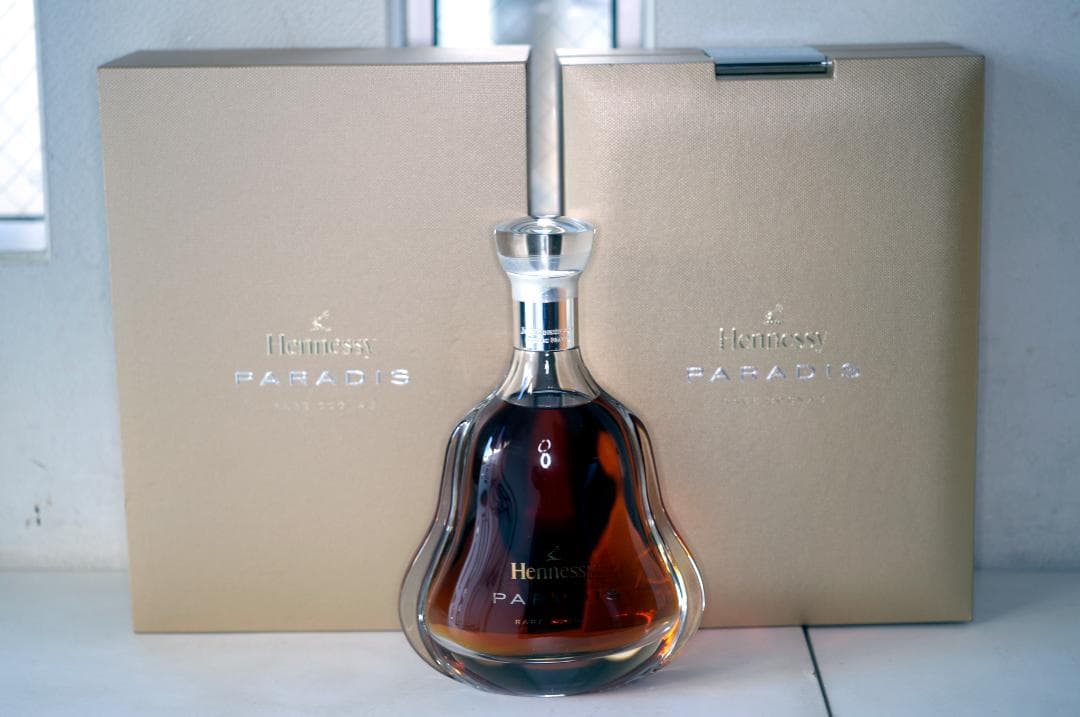 ヘネシー パラディ 　クリスタルボトル　化粧箱　外カバー付き