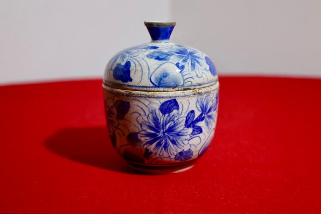 中国雑貨【古陶磁器　染付　蓋付小壺　花草模様　大清治年】