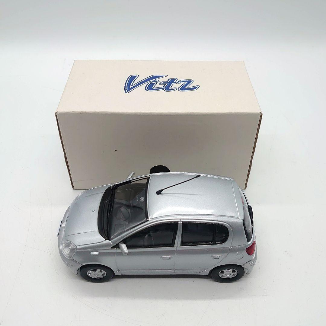 TOYOTA Vitz カラーサンプル ミニカー フィギュア