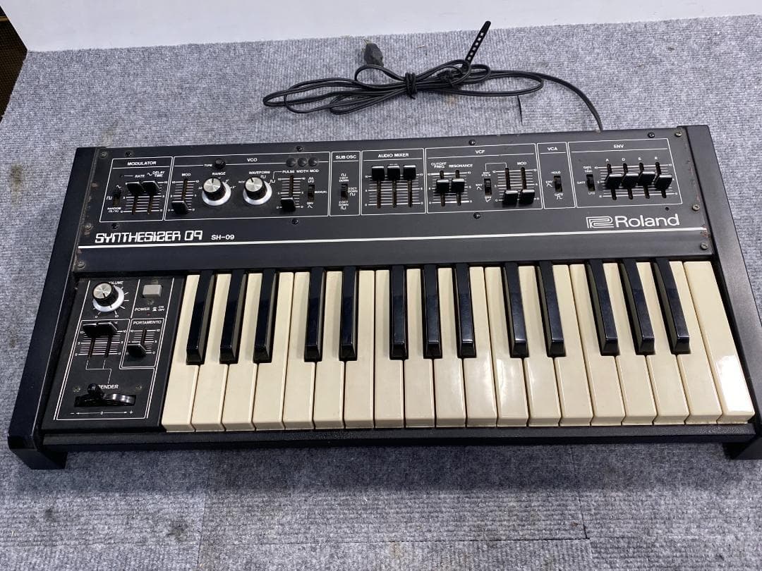 Roland SH-09 シンセサイザー