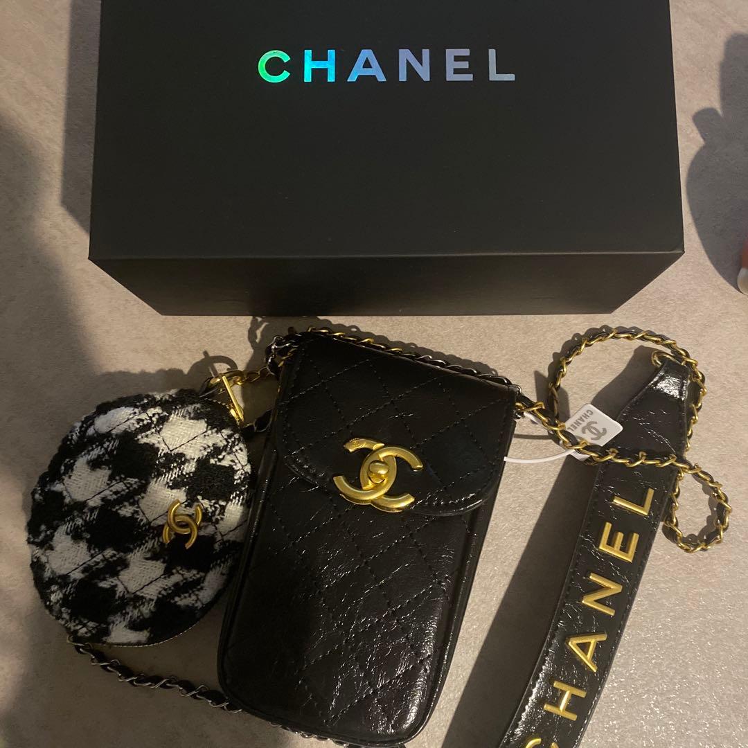 新品　CHANEL ノベルティ　スマホポーチ
