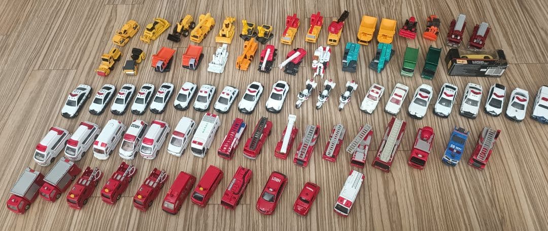トミカ　まとめ売り　パトカー　緊急車両　はたらく　maista 中古　 ミニカー