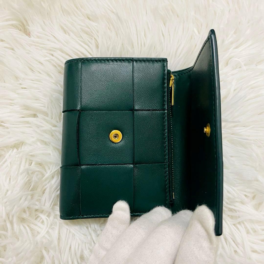 極美✨付属完備✨ボッテガヴェネタ 三つ折り財布 カセット レザー グリーン