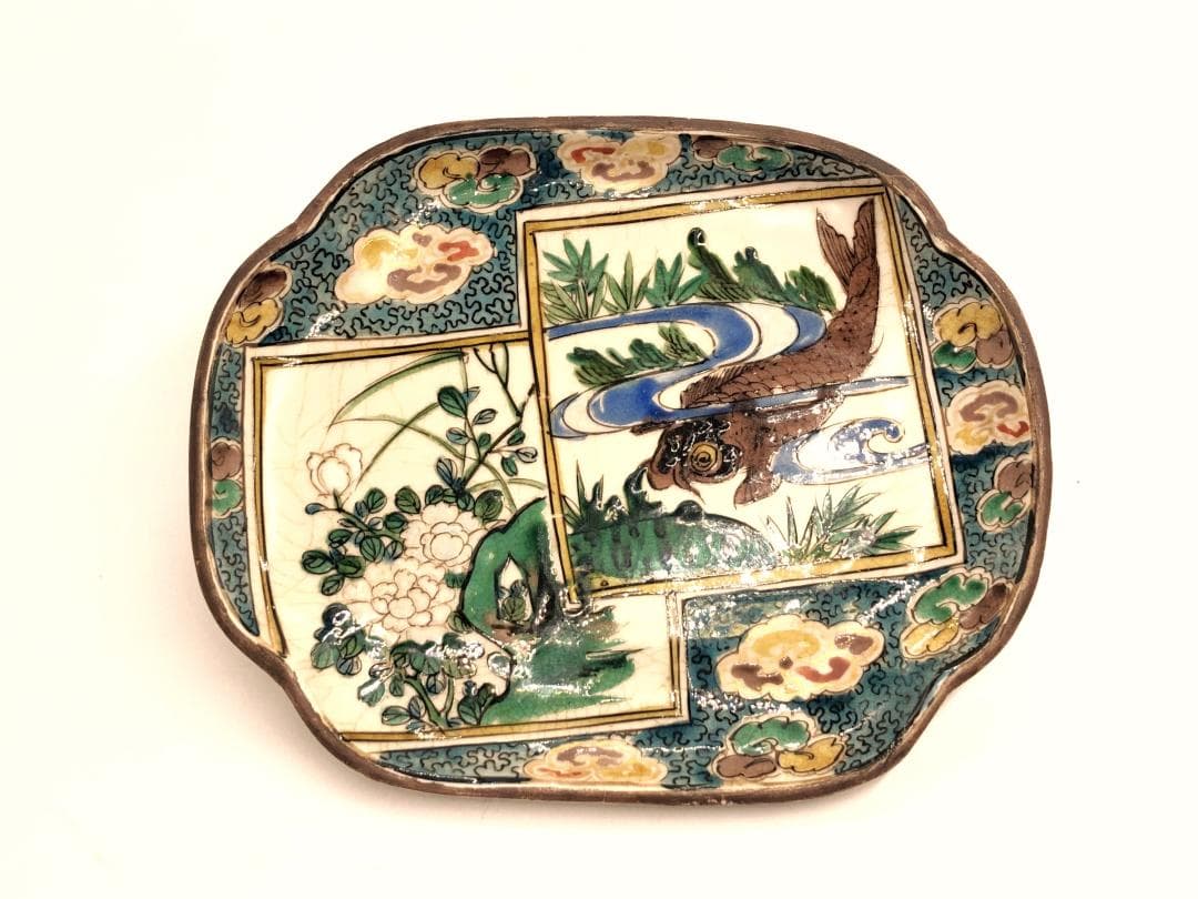 【 古九谷色絵木瓜型中皿 】　岩牡丹・鯉魚・雲文　折鶴若松図　角福印　江戸時代