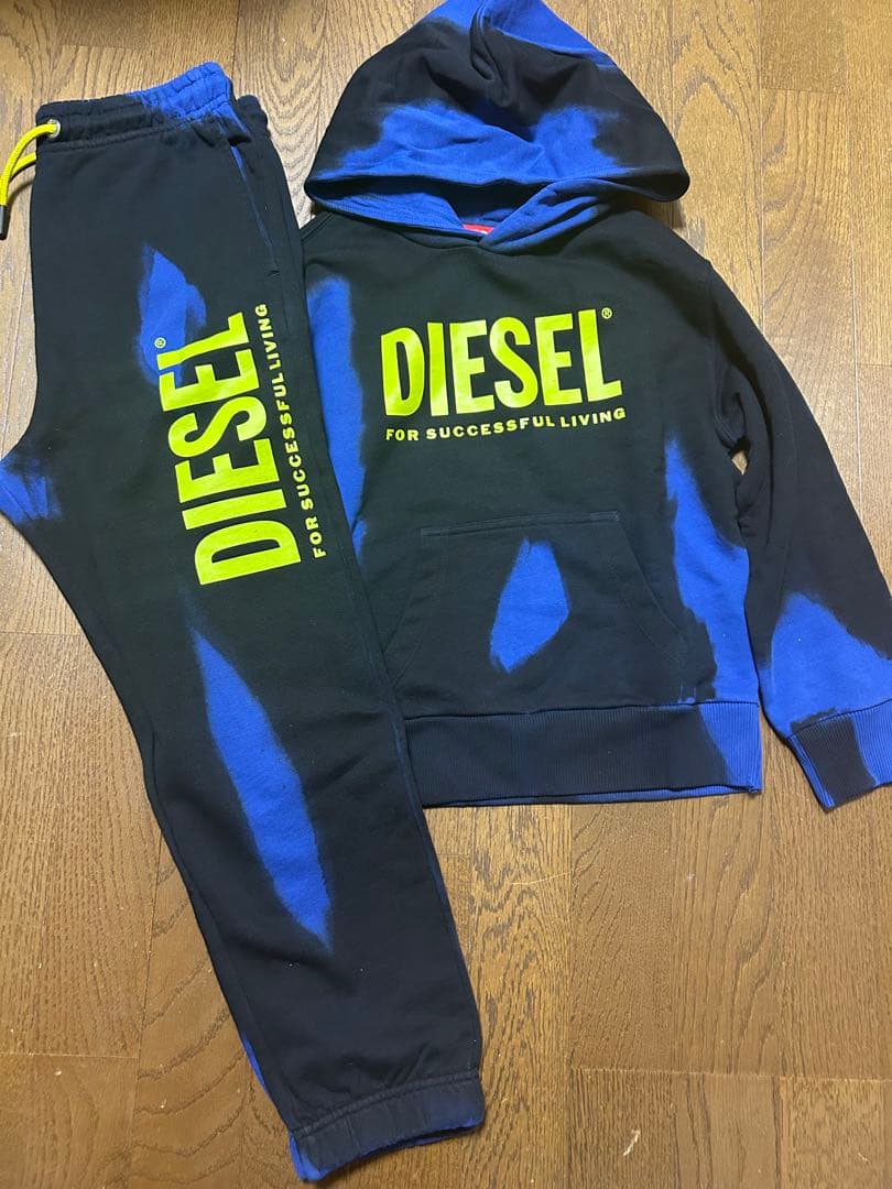 新品タグ付き★ディーゼル★トレーナーとパンツ2点セット8Y