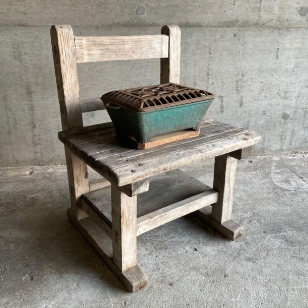 古い火鉢 手炙り 行火 暖房 香炉 蚊取り線香入れ 鉄製 木製台 骨董 レトロ