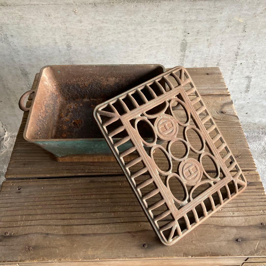 古い火鉢 手炙り 行火 暖房 香炉 蚊取り線香入れ 鉄製 木製台 骨董 レトロ